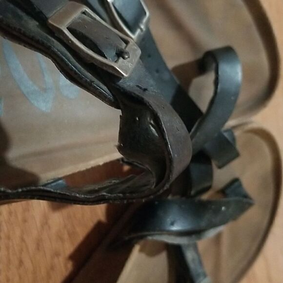 Flat strap sandals  - Picture 8 of 8